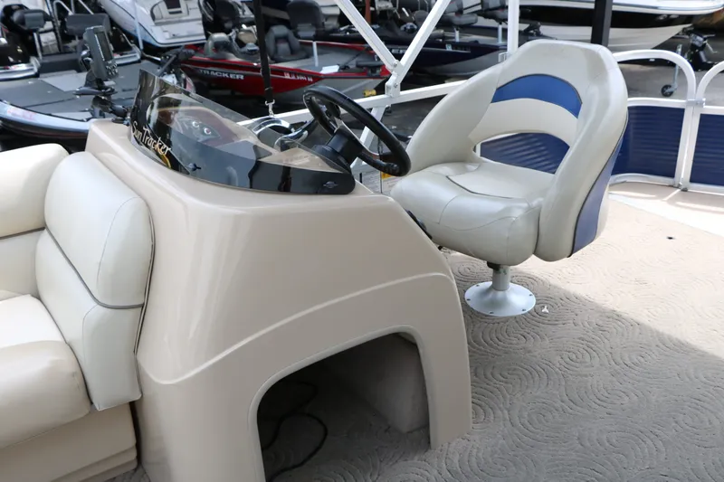 Slide: The Image of Sun Tracker Fishing Barge 20 DLX 2013 - 22