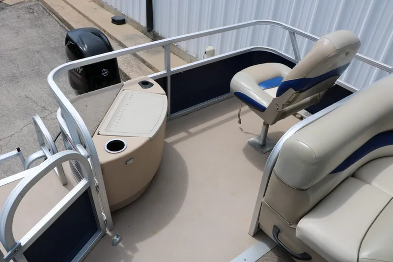 Slide: The Image of Sun Tracker Fishing Barge 20 DLX 2013 - 23