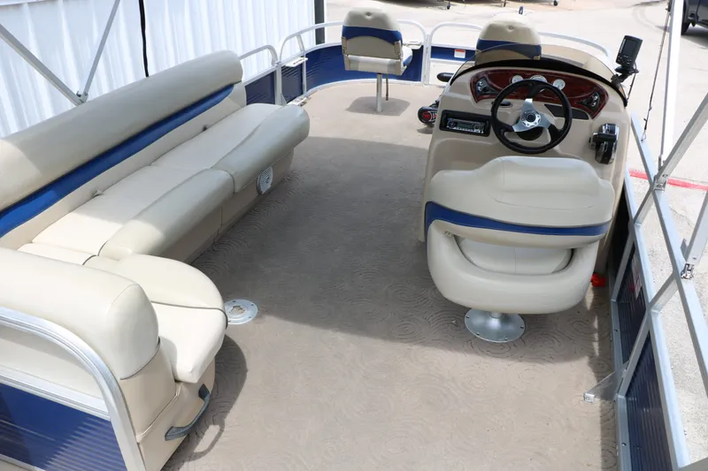 Slide: The Image of Sun Tracker Fishing Barge 20 DLX 2013 - 26