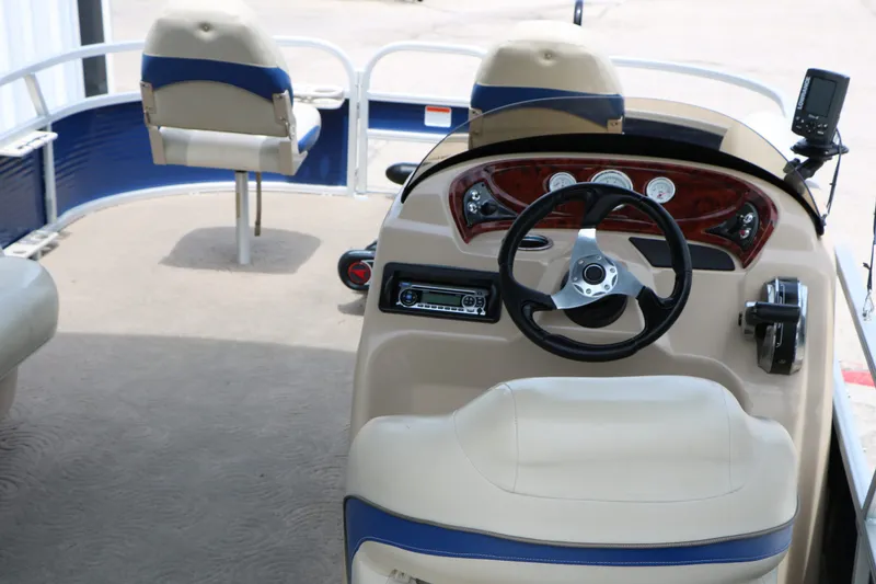 Slide: The Image of Sun Tracker Fishing Barge 20 DLX 2013 - 27