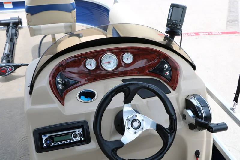 Slide: The Image of Sun Tracker Fishing Barge 20 DLX 2013 - 31