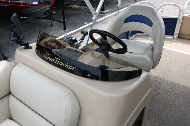 Slide: The Image of Sun Tracker Fishing Barge 20 DLX 2013 - 35