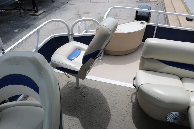 Slide: The Image of Sun Tracker Fishing Barge 20 DLX 2013 - 36