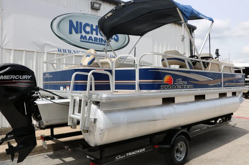 Slide: The Image of Sun Tracker Fishing Barge 20 DLX 2013 - 4