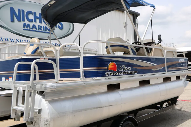 Slide: The Image of Sun Tracker Fishing Barge 20 DLX 2013 - 5