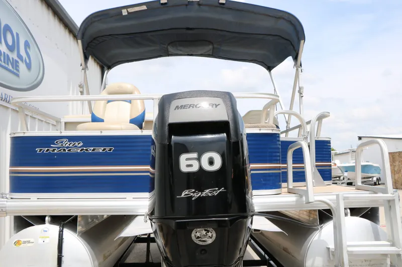 Slide: The Image of Sun Tracker Fishing Barge 20 DLX 2013 - 6