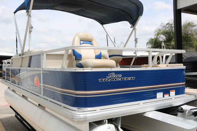 Slide: The Image of Sun Tracker Fishing Barge 20 DLX 2013 - 8