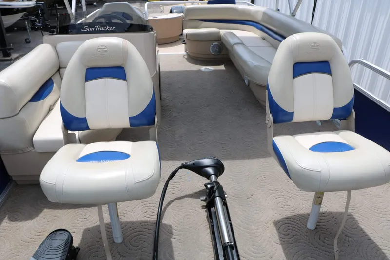 Slide: The Image of Sun Tracker Fishing Barge 20 DLX 2013 - 18