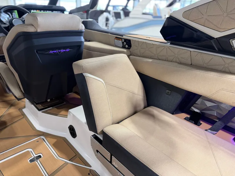 Slide: The Image of Nautique Super Air Nautique G25 Paragon 2026 - 23