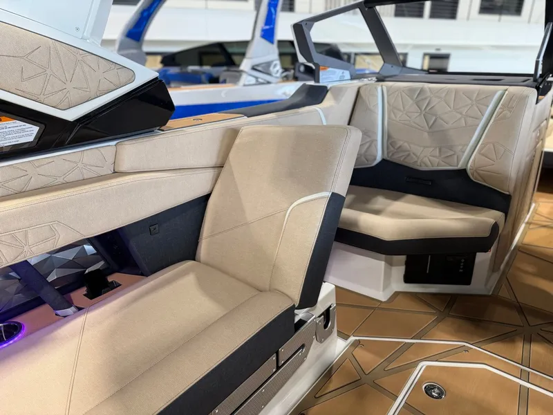 Slide: The Image of Nautique Super Air Nautique G25 Paragon 2026 - 21