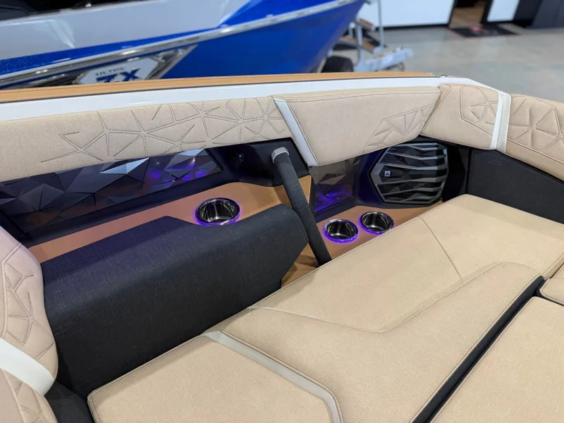 Slide: The Image of Nautique Super Air Nautique G25 Paragon 2026 - 42