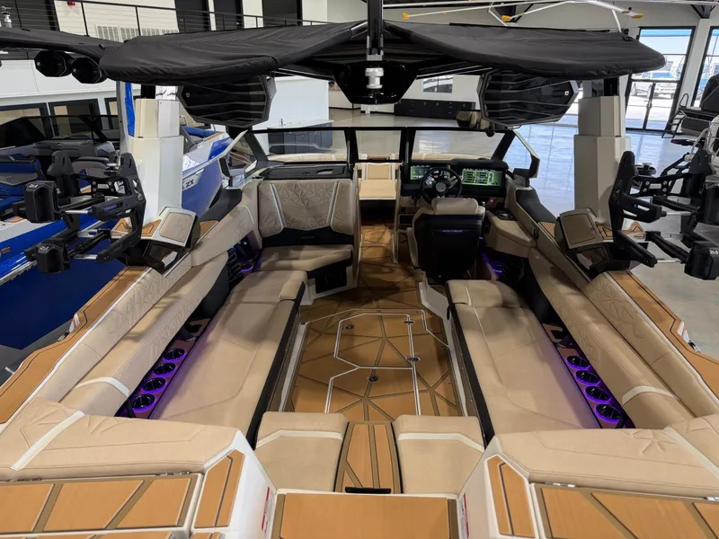 Slide: The Image of Nautique Super Air Nautique G25 Paragon 2026 - 16