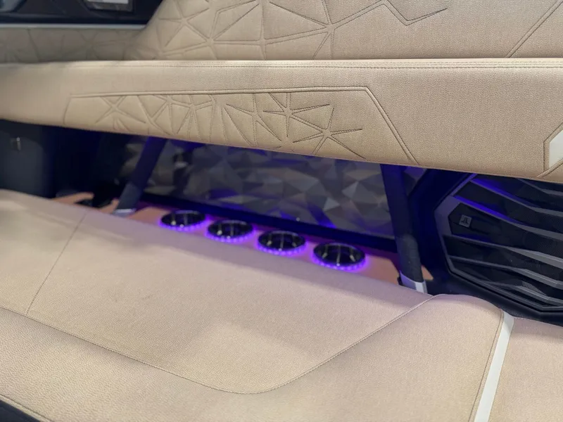 Slide: The Image of Nautique Super Air Nautique G25 Paragon 2026 - 24