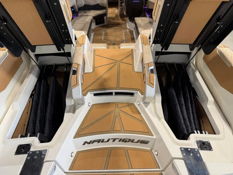 Slide: The Image of Nautique Super Air Nautique G25 Paragon 2026 - 14