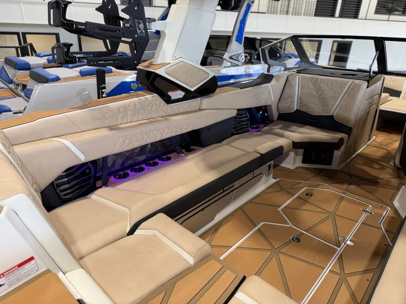 Slide: The Image of Nautique Super Air Nautique G25 Paragon 2026 - 17