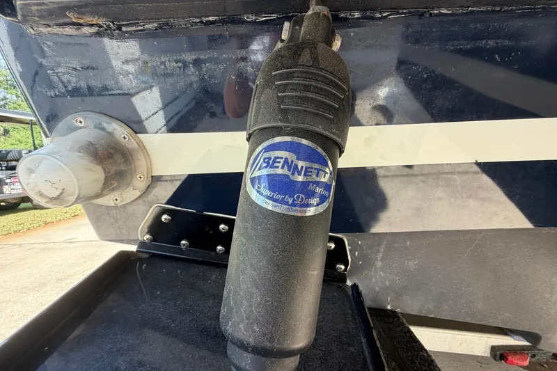 Slide: The Image of 1976 SeaCraft SC 23 Classic boat with Bennett Marine trim tab actuator. - 15