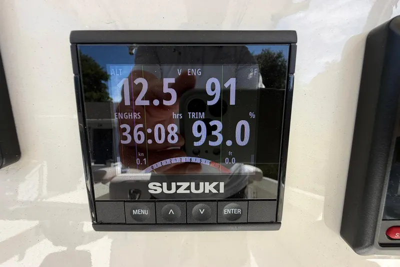 Slide: The Image of Suzuki engine display on 1976 SeaCraft SC 23 Classic boat dashboard. - 32