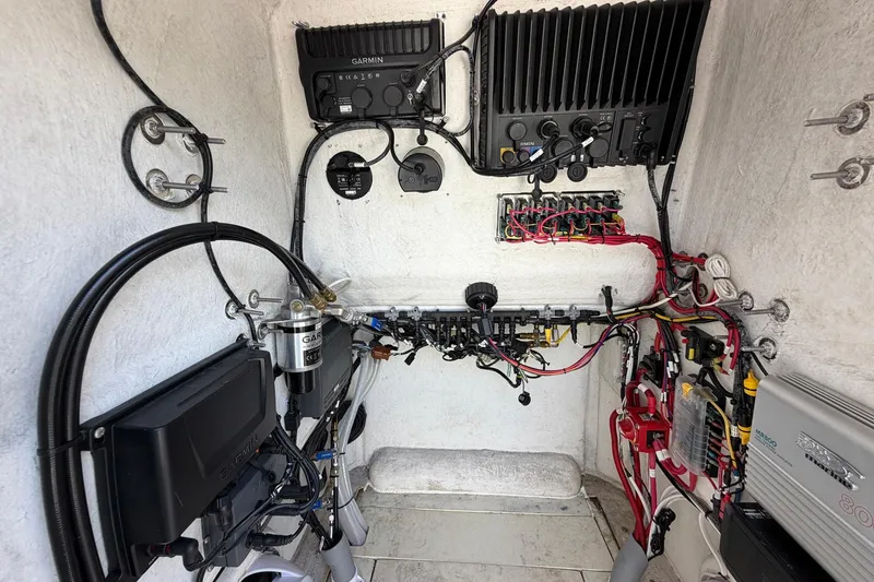 Slide: The Image of Electrical system of a 1976 SeaCraft SC 23 Classic boat with Garmin equipment. - 36