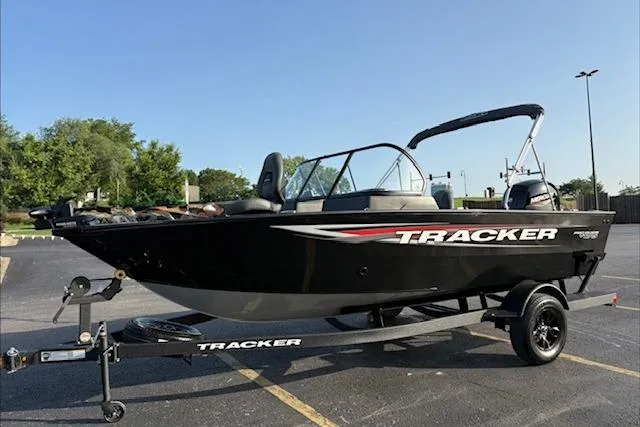 Slide: The Image of 2026 Tracker Pro Guide V-175 WT boat on trailer in parking lot. - 5