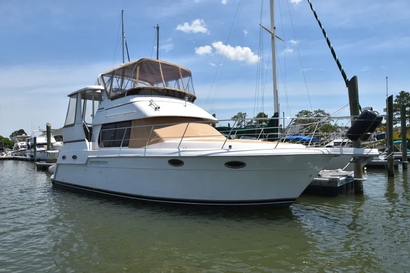 Slide: The Image of Carver Yachts 356 Motor Yacht 2001 - 2