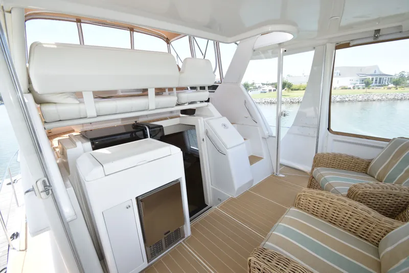 Slide: The Image of Carver Yachts 356 Motor Yacht 2001 - 9