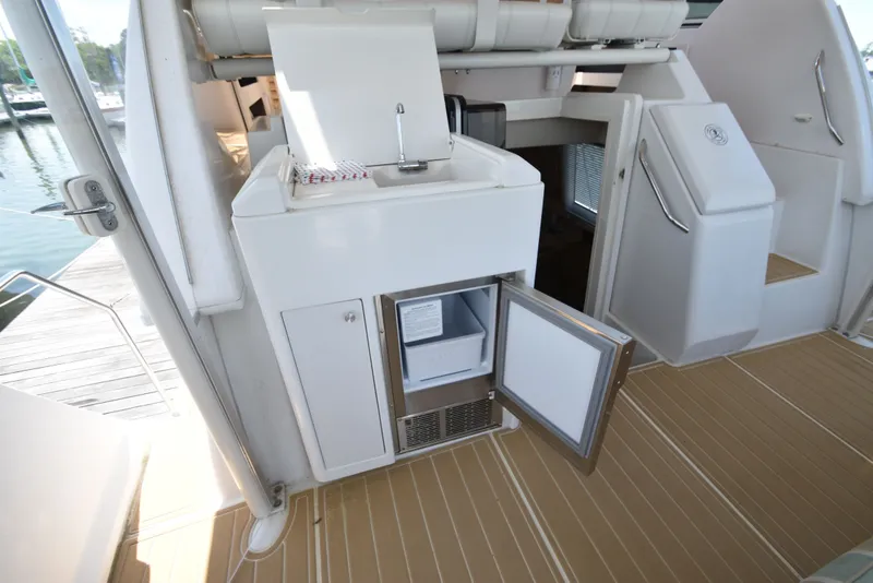 Slide: The Image of Carver Yachts 356 Motor Yacht 2001 - 10