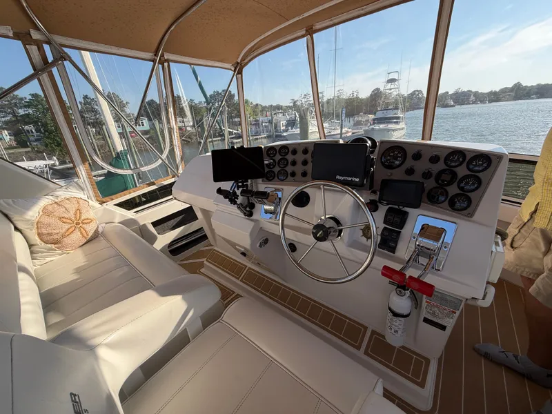 Slide: The Image of Carver Yachts 356 Motor Yacht 2001 - 15