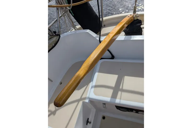 Slide: The Image of Wooden tiller of a 1978 Hallberg-Rassy Monsun 31 sailboat in cockpit view. - 47