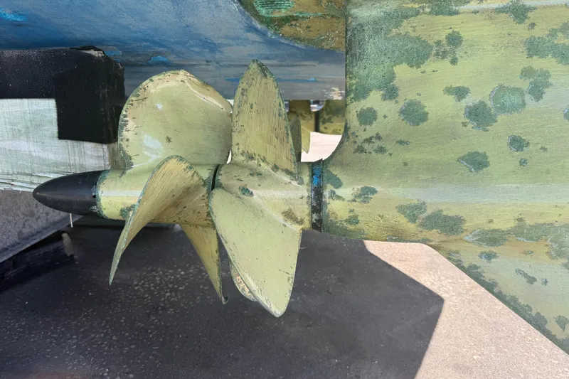Slide: The Image of Propeller of 2016 Performance Cruiser Formula 40 with marine growth. - 5