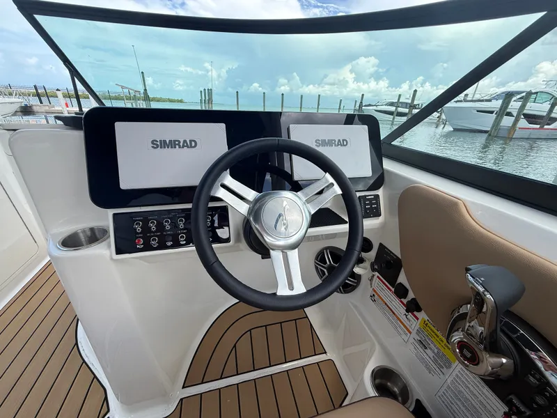 Slide: The Image of Sea Ray SDX 250 Outboard 2026 - 14