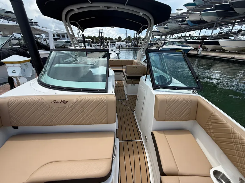 Slide: The Image of Sea Ray SDX 250 Outboard 2026 - 10