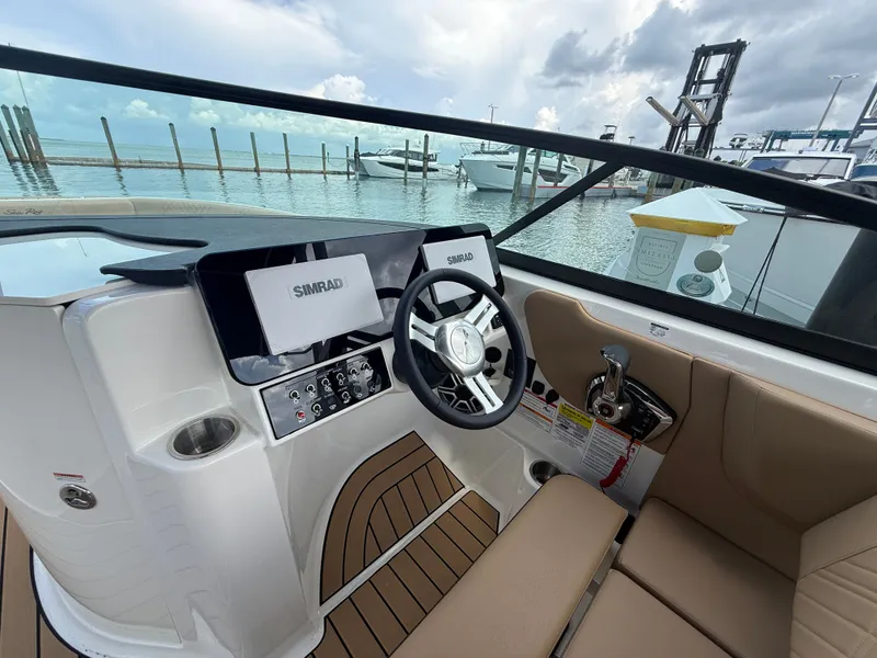Slide: The Image of Sea Ray SDX 250 Outboard 2026 - 16