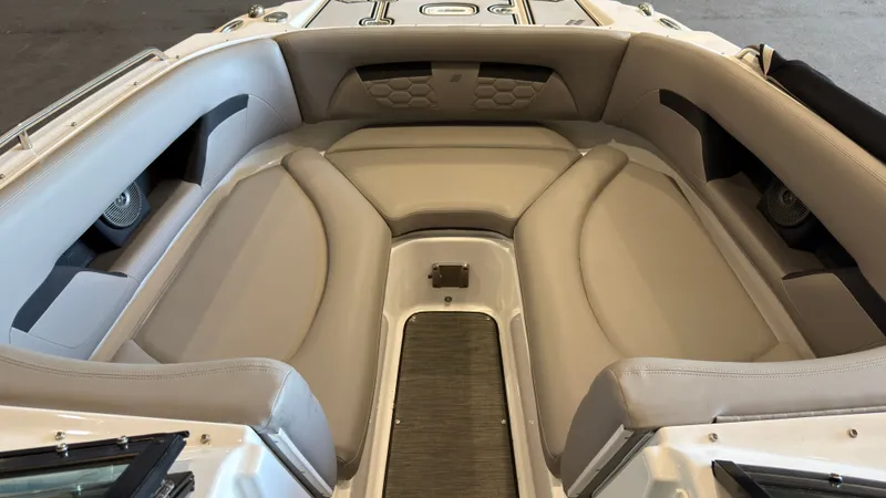 Slide: The Image of The image shows the bow area of a 2022 Four Winns HD5 boat with beige upholstery. - 31