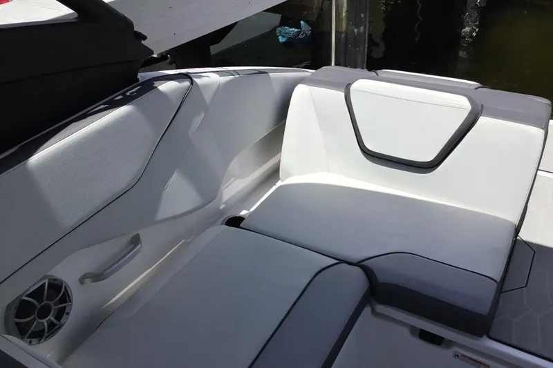Slide: The Image of 2023 Yamaha Boats 252XE interior seating with sleek white and gray upholstery. - 25