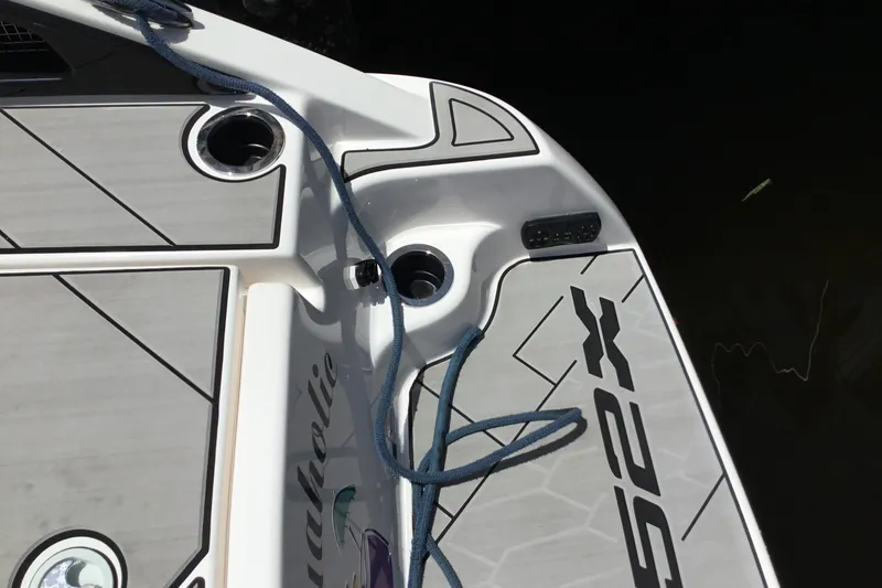 Slide: The Image of 2023 Yamaha Boats 252XE deck with cup holders and blue rope. - 37