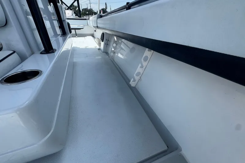 Slide: The Image of 2007 Contender 33 Tournament boat interior with clean deck and cup holders. - 55