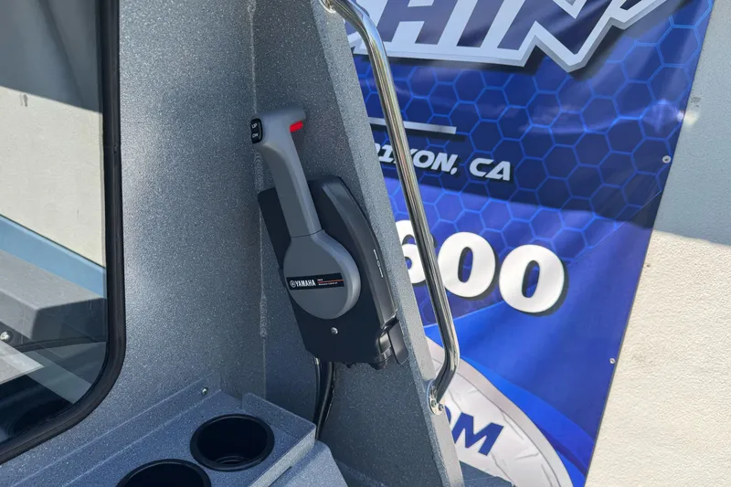 Slide: The Image of Yamaha throttle control on KingFisher 2025 Escape HT boat, 2027 model, with promotional banner. - 18