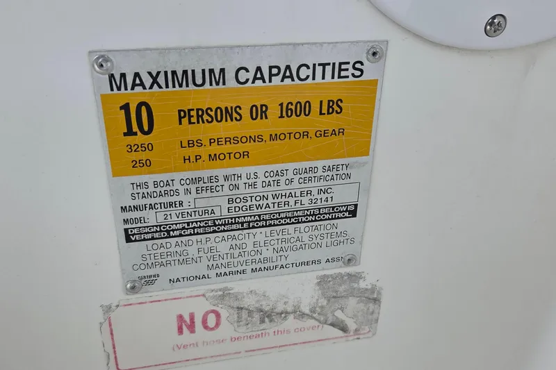 Slide: The Image of Capacity label for 2000 Boston Whaler 21 Ventura, 10 persons or 1600 lbs. - 8