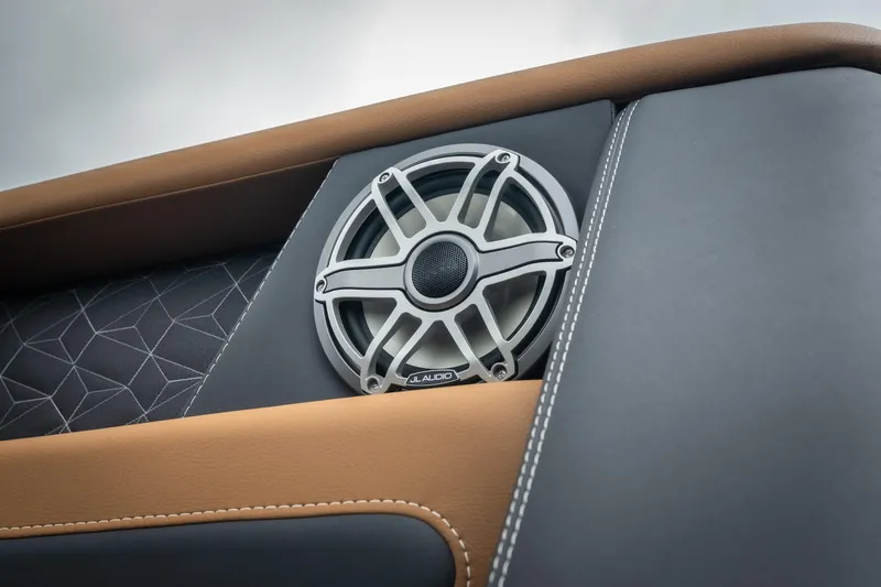 Slide: The Image of Speaker detail in Viaggio Diamante UWA 26, 2026 model, featuring sleek leather upholstery. - 11