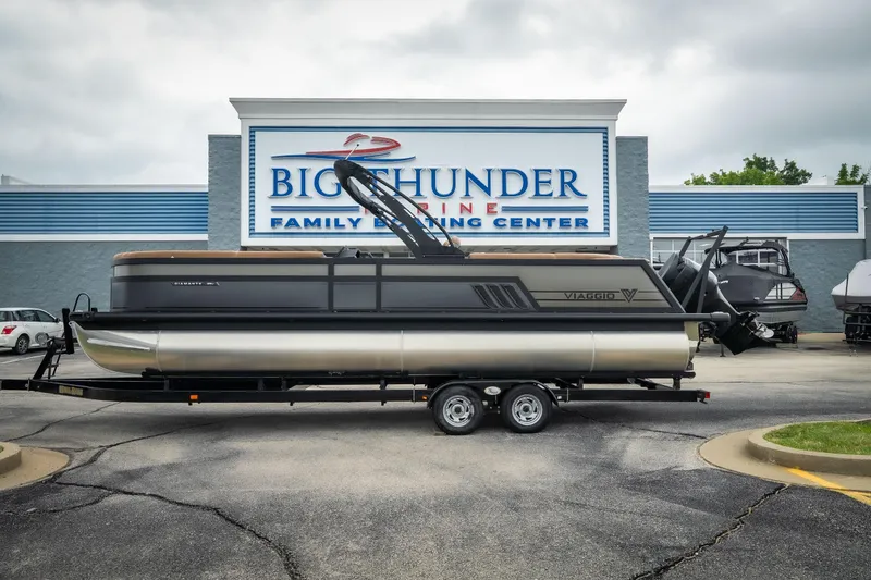 Slide: The Image of 2026 Viaggio Diamante UWA 26 pontoon boat at Big Thunder Marine dealership. - 13