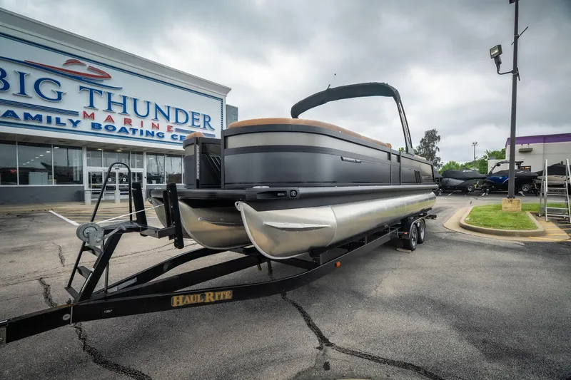Slide: The Image of 2026 Viaggio Diamante UWA 26 pontoon boat at Big Thunder Marine dealership. - 15