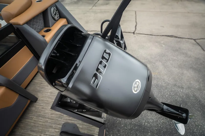 Slide: The Image of Powerful outboard motor on Viaggio Diamante UWA 26 boat, 2026 model. - 35