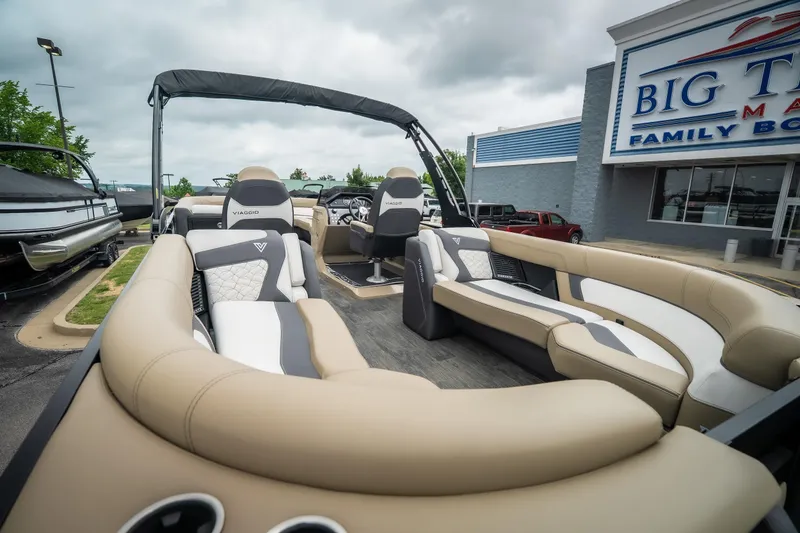 Slide: The Image of 2026 Viaggio D26U pontoon boat with luxurious seating at a family boat dealership. - 31