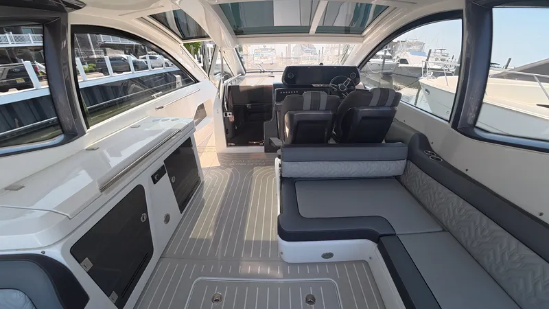Slide: The Image of Galeon 375 GTO 2025 - 14