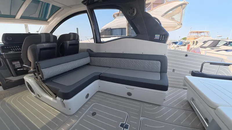 Slide: The Image of Galeon 375 GTO 2025 - 13