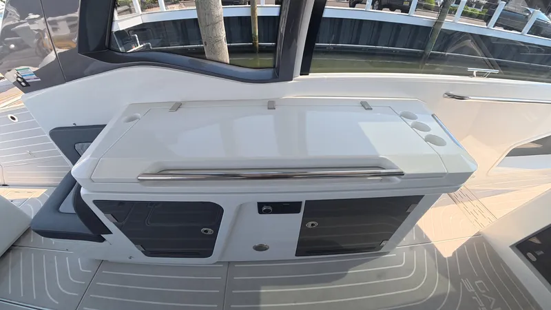 Slide: The Image of Galeon 375 GTO 2025 - 16