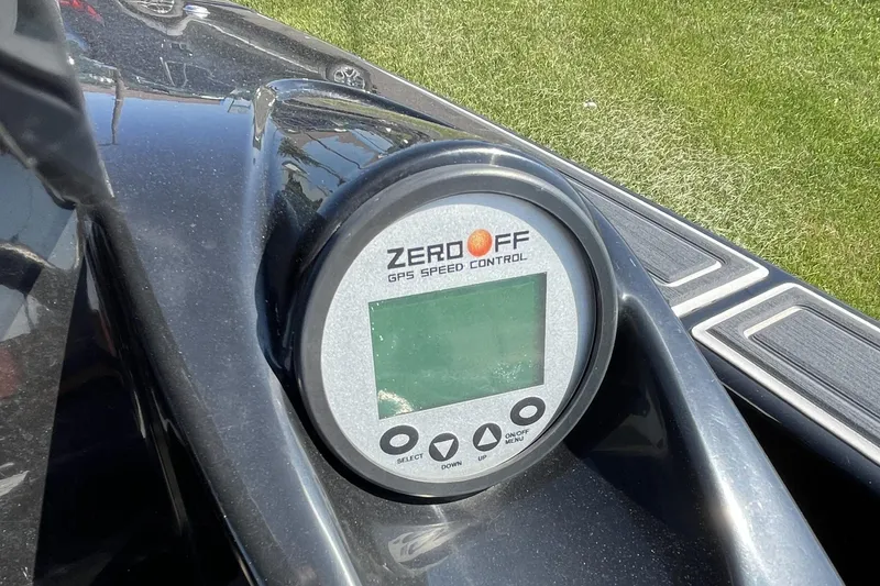 Slide: The Image of Zero Off GPS speed control on 2018 Heyday WT-2 boat dashboard. - 15