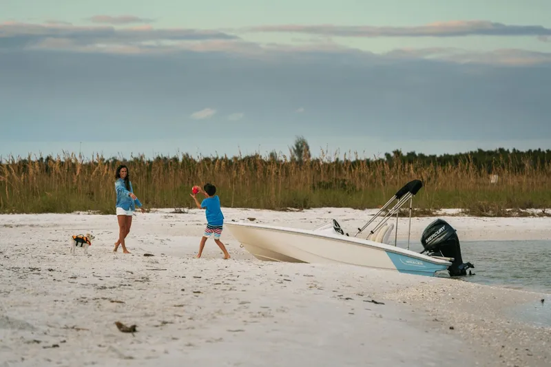 Slide: The Image of Boston Whaler 130 Super Sport 2027 - 12