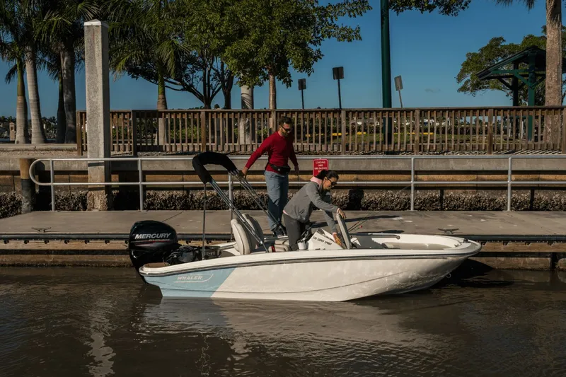 Slide: The Image of Boston Whaler 130 Super Sport 2027 - 15