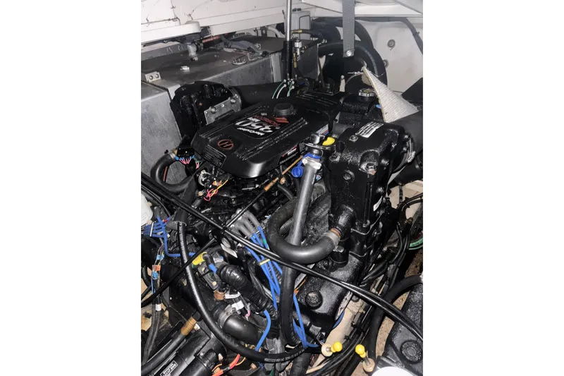 Slide: The Image of Engine compartment of a 2006 Sea Ray Sundancer 320 boat. - 19